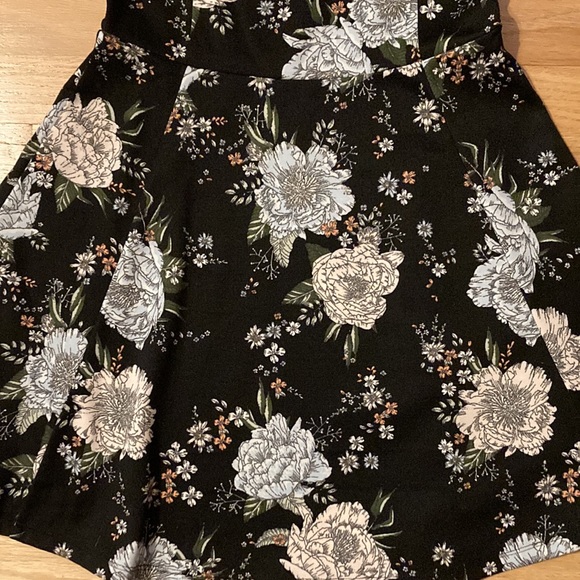 Floral fit and flare dress - Picture 2 of 3
